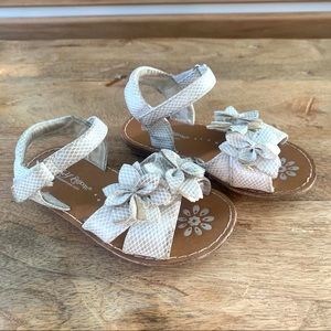 Toddler sandal floral detail sz 7